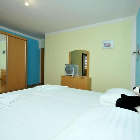 Roso Apartment With Sea View Трогир Экстерьер фото