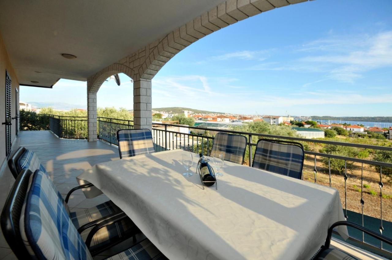 Roso Apartment With Sea View Трогир Экстерьер фото