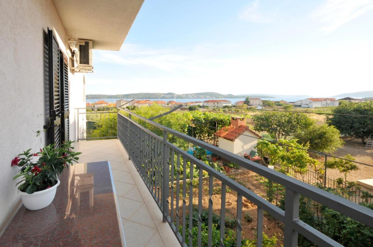 Roso Apartment With Sea View Трогир Экстерьер фото