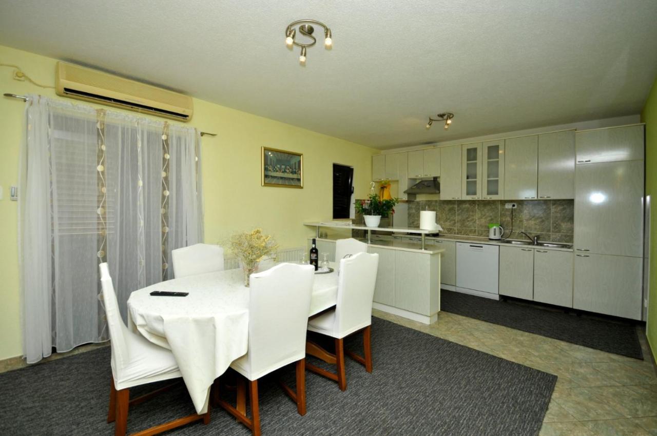 Roso Apartment With Sea View Трогир Экстерьер фото